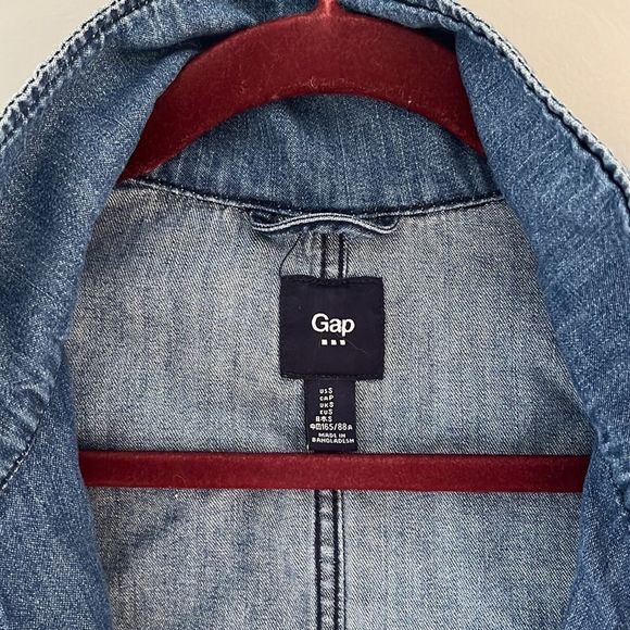 GAP- Denim jacket 💙 size Small - Picture 4 of 8